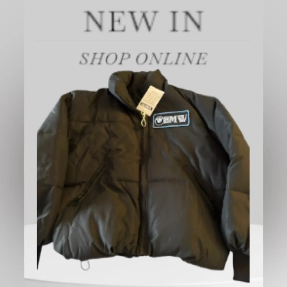 BMW Classic Black Puffer Jacket
Black Oversized
Soft Warm - Picture 7 of 10